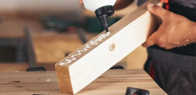 Keo sữa dán gỗ, keo dán trong suốt khi khô, hệ nước.